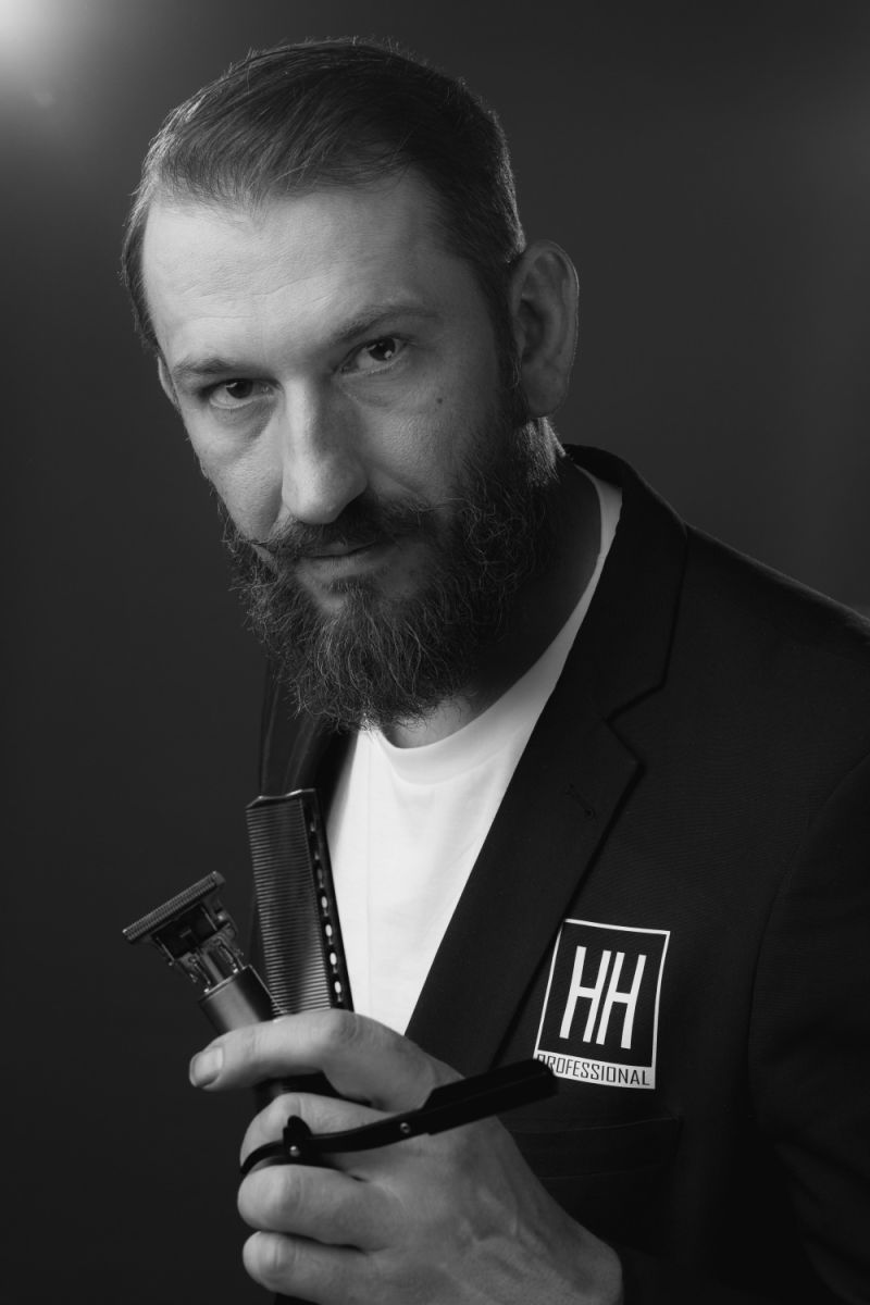 Kristaps Slakters - Zvejsalnieks - Salona īpašnieks, vadītājs / kreatīvais direktors / Frizieris / stilists